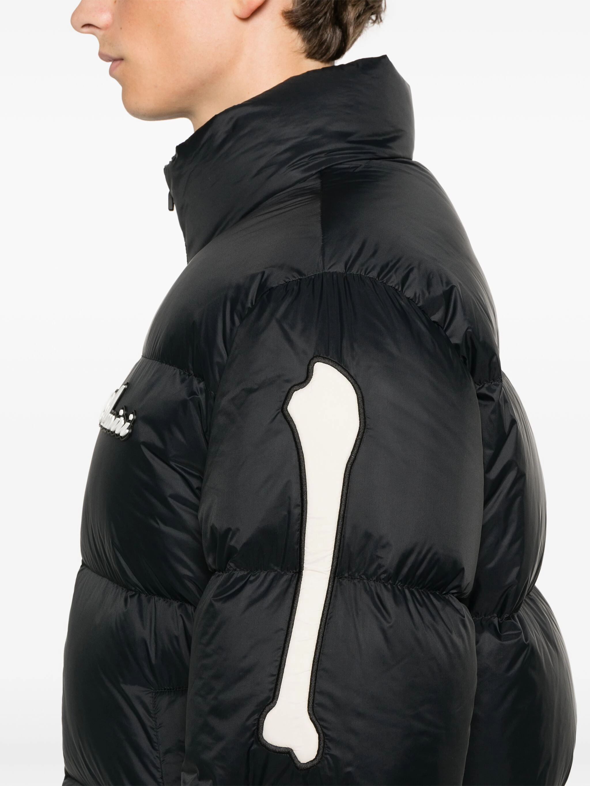 AMIRI ロゴ BONES クロップド ハイネック 長袖 ダウンジャケット BONES DOWN JACKET - Deep Red | AMIRI